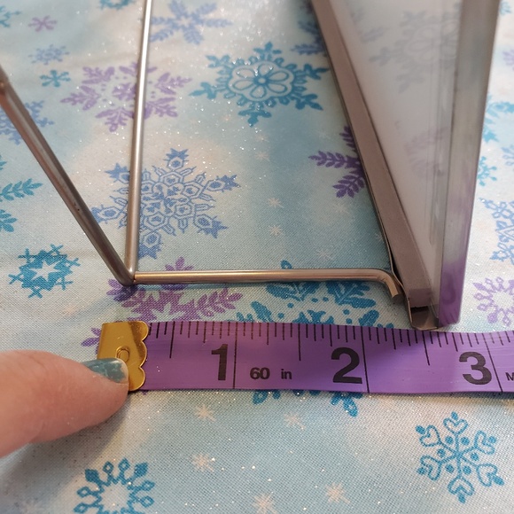 Edward Gorey Huggermuggerum genie print, silver box frame, good condition - Picture 4 of 5